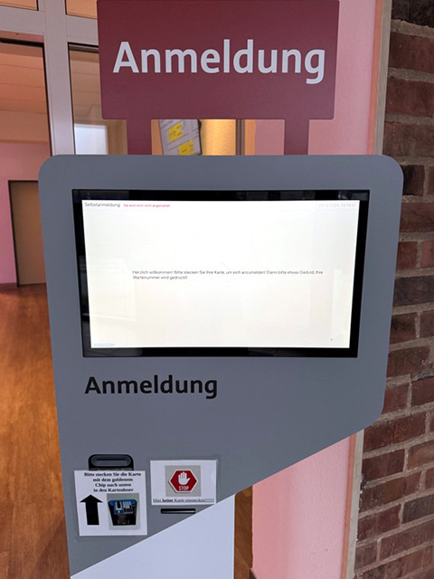 Selbsanmeldung am Eingang